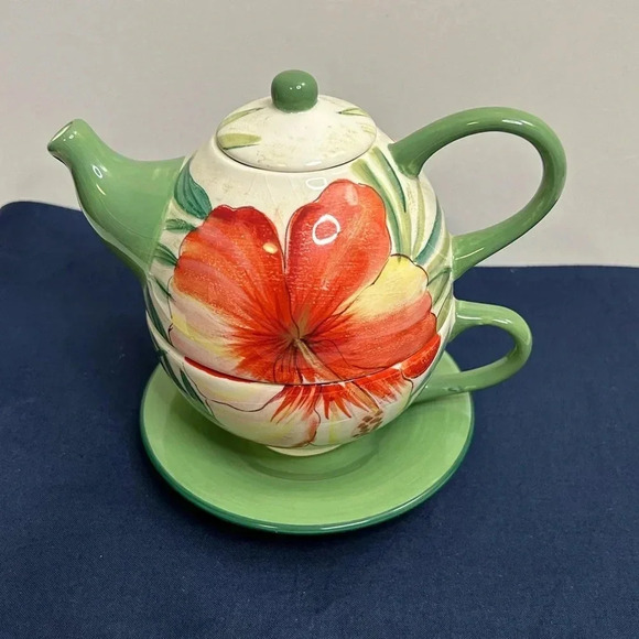Adorable Island Plantations teapot with cup and saucer. - Picture 1 of 9